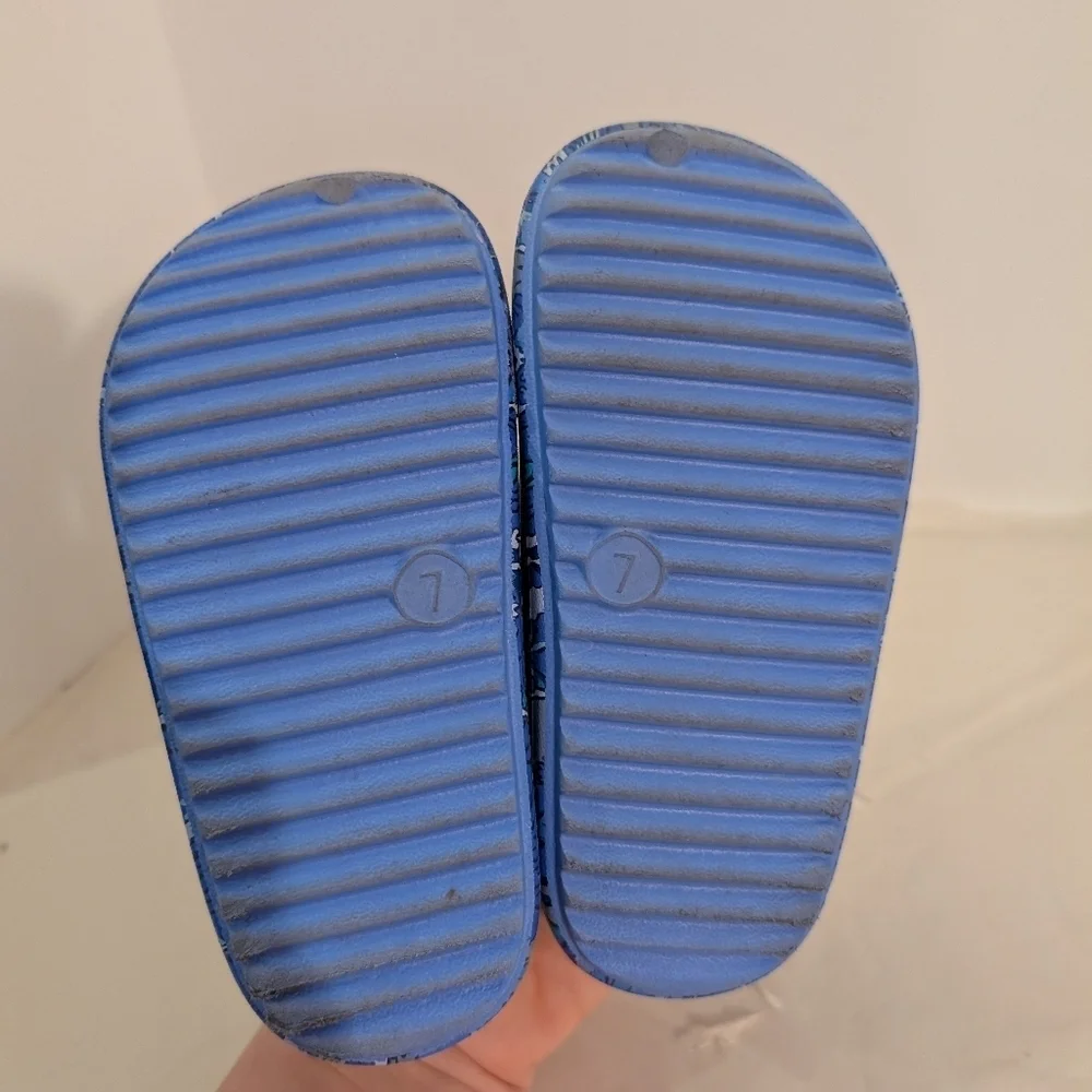 Cat & Jack Shark Design Rowan Slip On Water Shoes/Clogs in Size 7